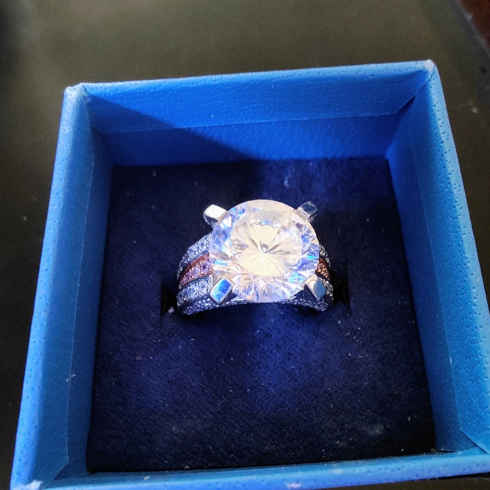 Size 6 rhodium plated cocktail ring